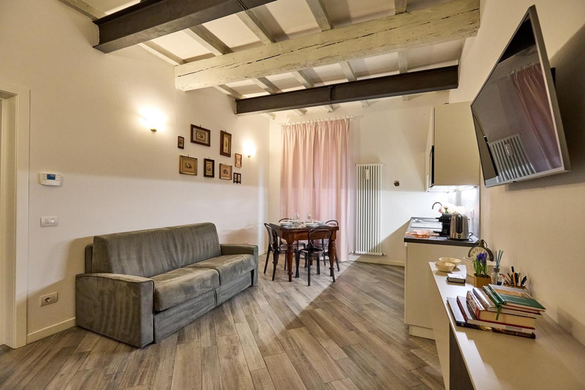 La Torre Lunga -smart Working- 150 M Dalle-from Due Torri-two Towers * Bolonia