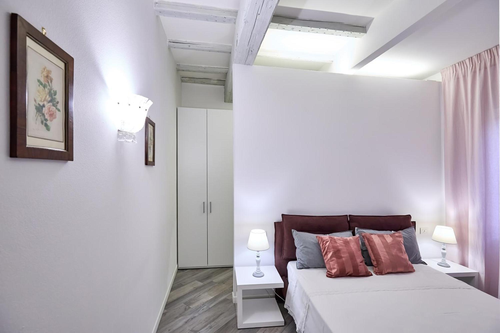 Apartamento La Torre Lunga -smart Working- 150 M Dalle-from Due Torri-two Towers *